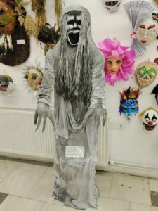 Маската која ја освои Гранд При нагрдата „Некогаш бев гранка, а сега сум лузна“